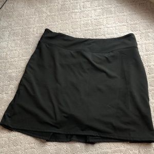 Black golf skort - M